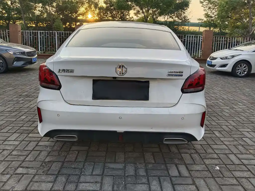 MG5 180 DVVT CVT Youth Style