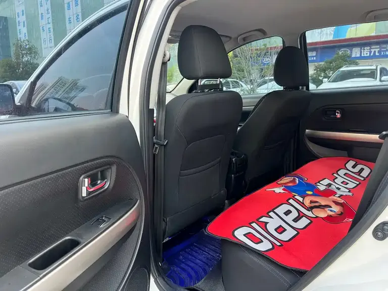 Haval H1 哈弗H1 2017款 蓝标 1.5 L AMT尊贵型