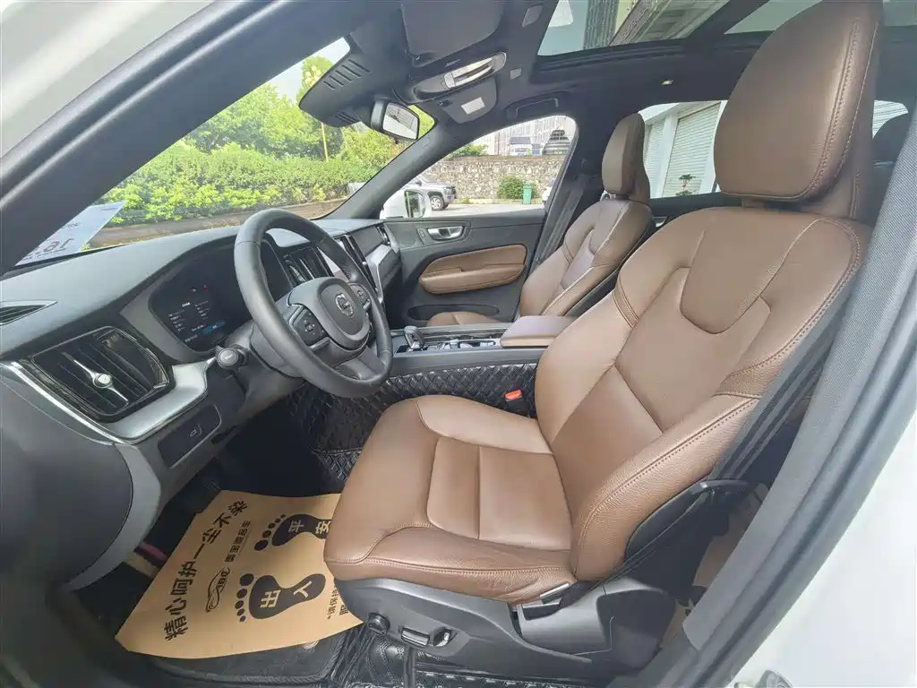 Volvo XC60 B5 4 WD Smart Ease Luxury