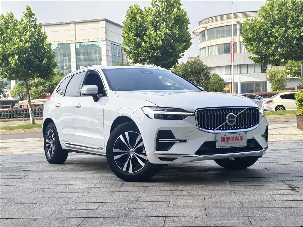 Volvo XC60 B5 4 WD Smart Ease Luxury