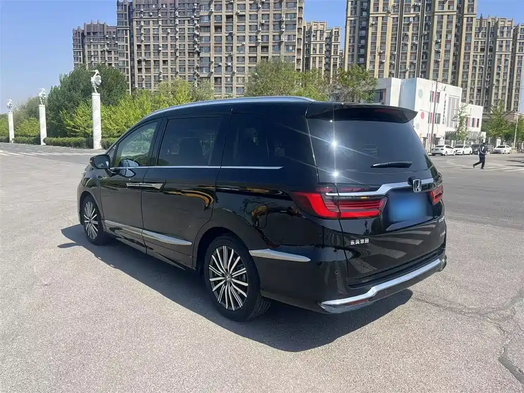 Elysion 2.0 L e:HEV Supreme