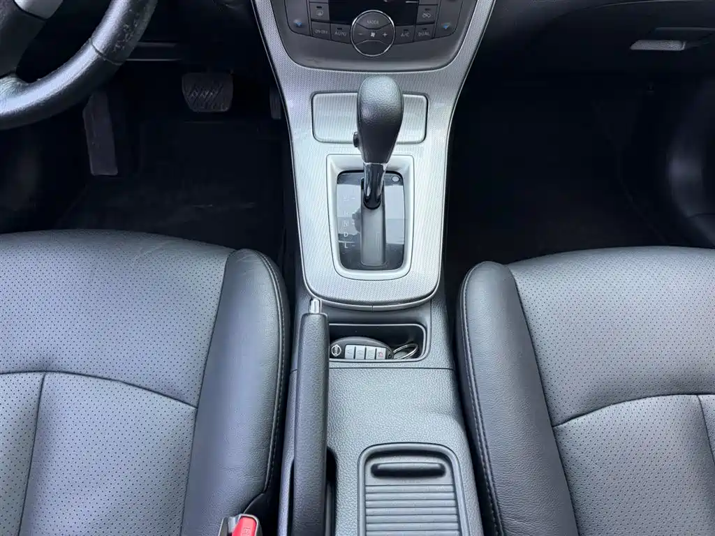 Sylphy 1.6 XV CVT Premium