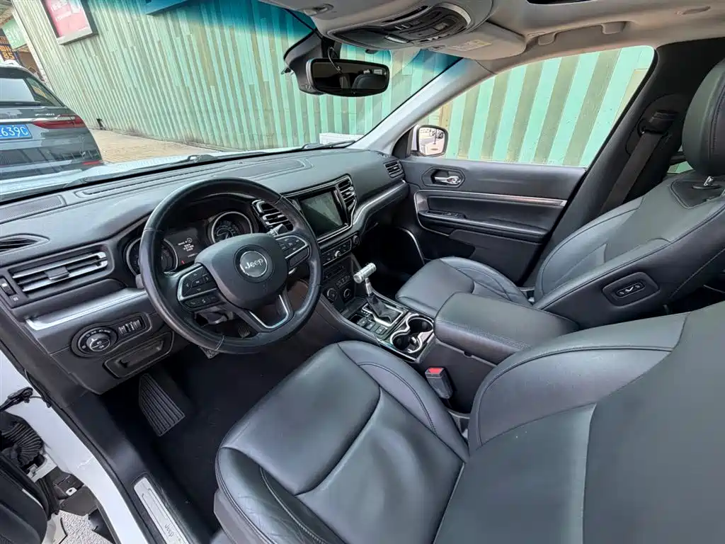 Commander 2.0 T 4 WD Premium Enjoyment CN-V