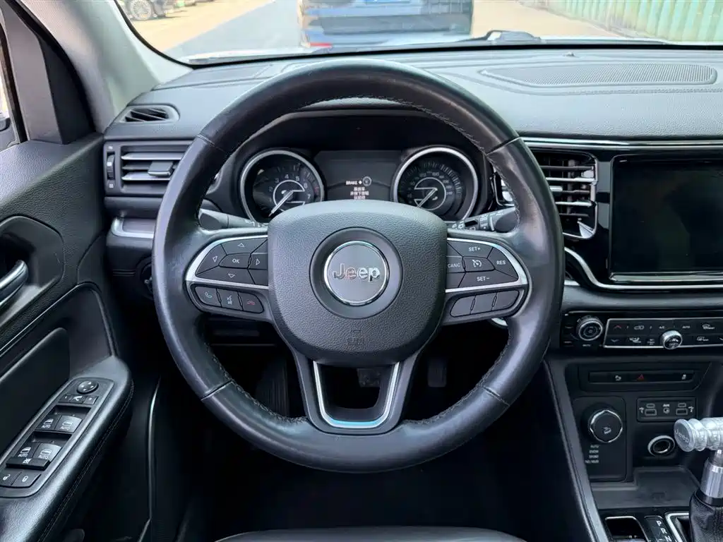 Commander 2.0 T 4 WD Premium Enjoyment CN-V