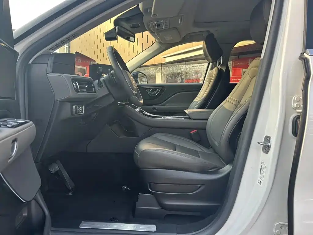 Aviator 3.0 T V6 4 WD Elegant 6-seat