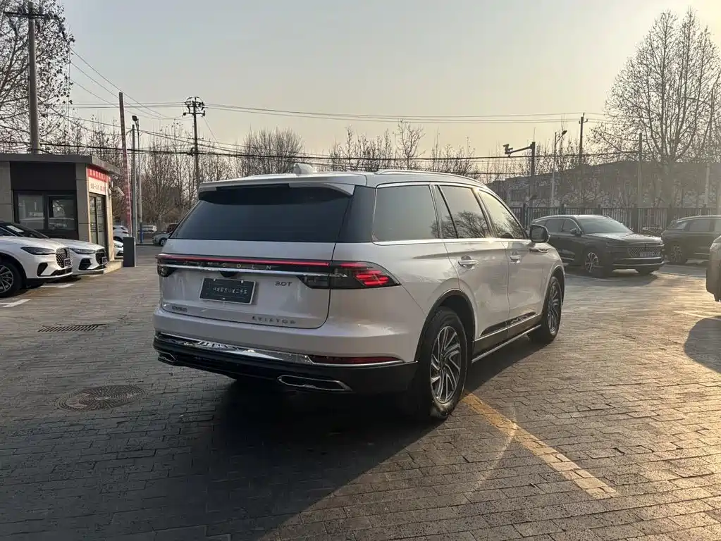 Aviator 3.0 T V6 4 WD Elegant 6-seat