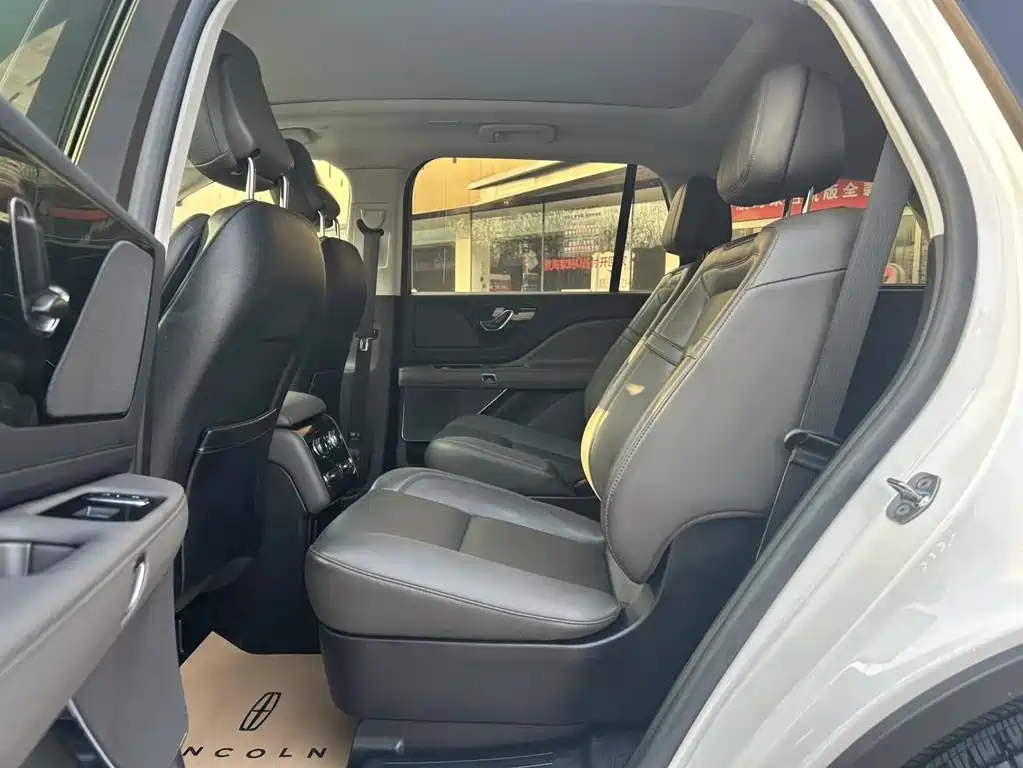 Aviator 3.0 T V6 4 WD Elegant 6-seat