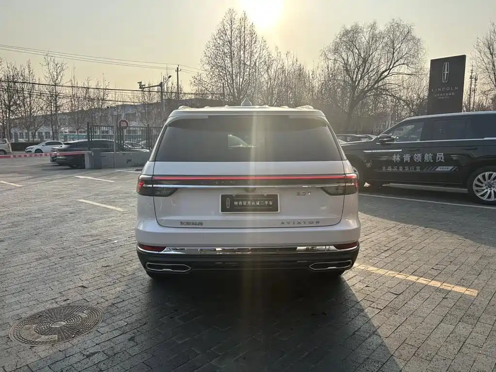 Aviator 3.0 T V6 4 WD Elegant 6-seat