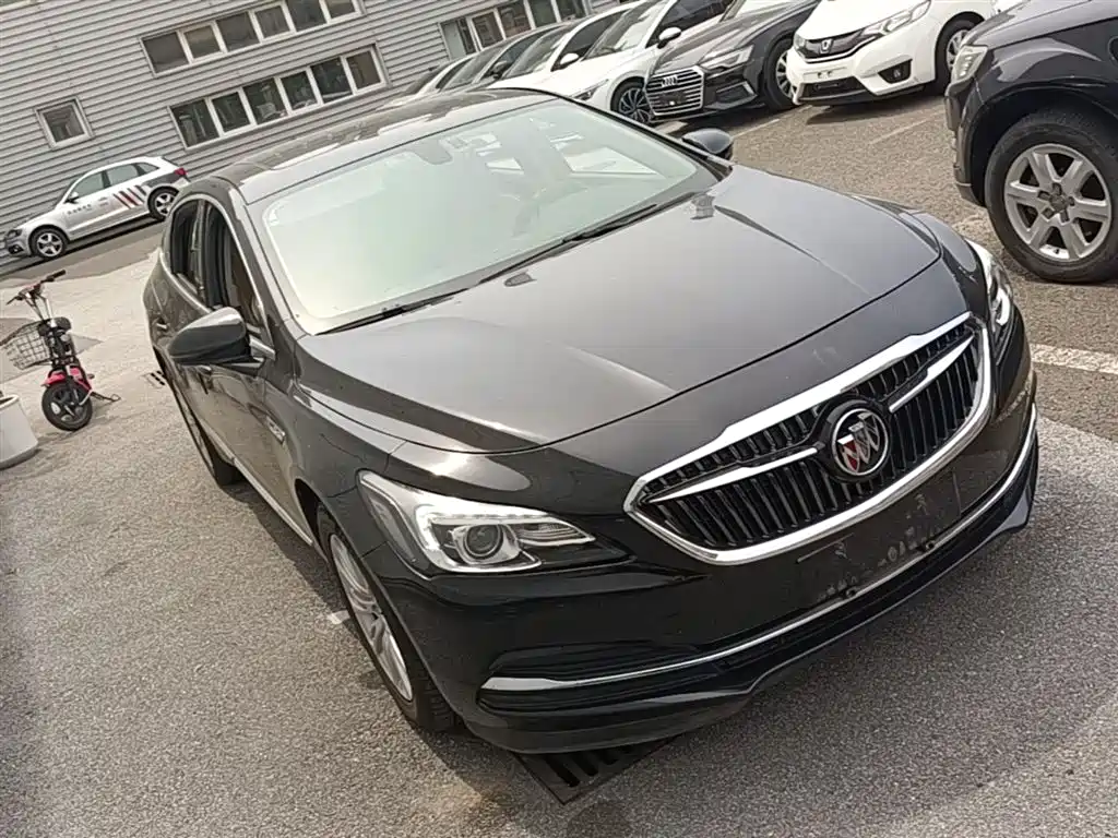 LaCrosse Facelift 20 T Leading