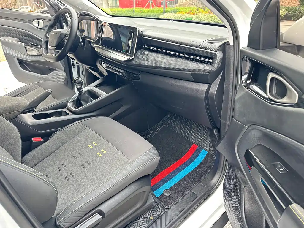 Baojun RM-5 宝骏RM-5 2019款 1.5 T 手动24小时在线精英型 5座