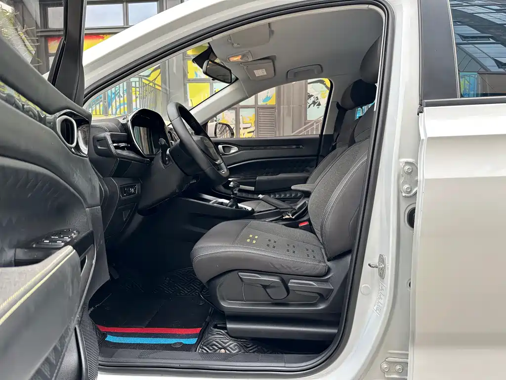Baojun RM-5 宝骏RM-5 2019款 1.5 T 手动24小时在线精英型 5座