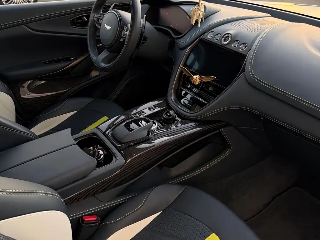 Aston Martin DBX 4.0 T V8 707