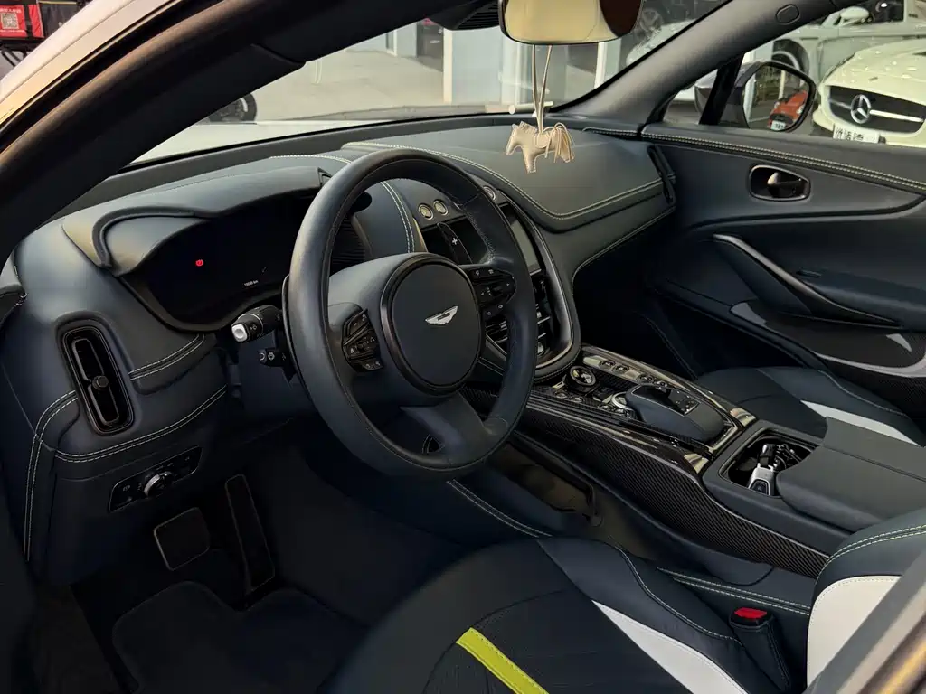 Aston Martin DBX 4.0 T V8 707