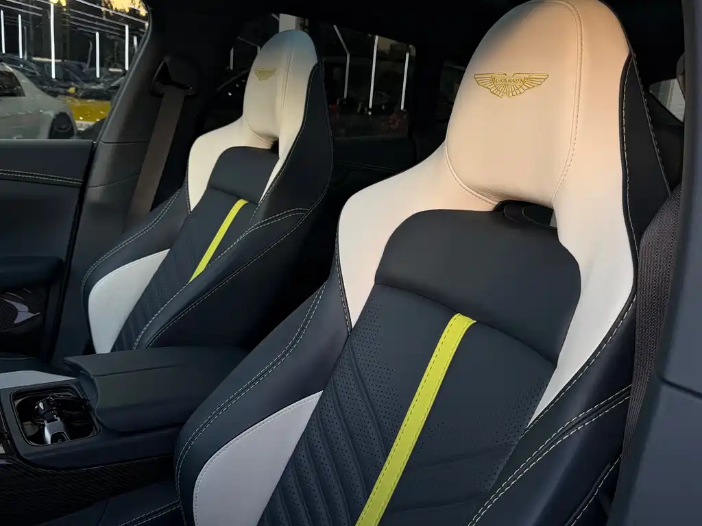 Aston Martin DBX 4.0 T V8 707