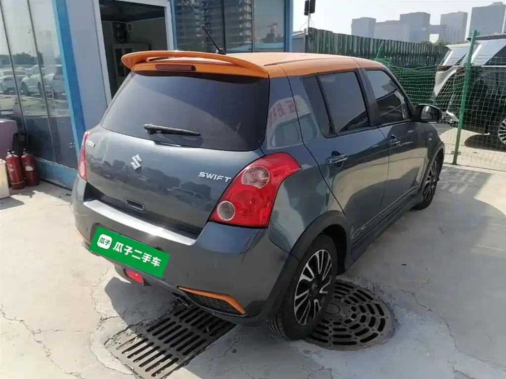 Swift 1.5 L Auto Fashion Cool Play