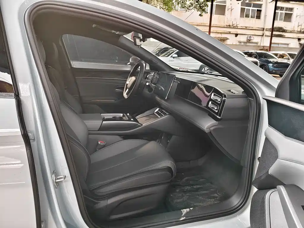 Qin L 秦L 2026款 DM-i 128 KM进取型