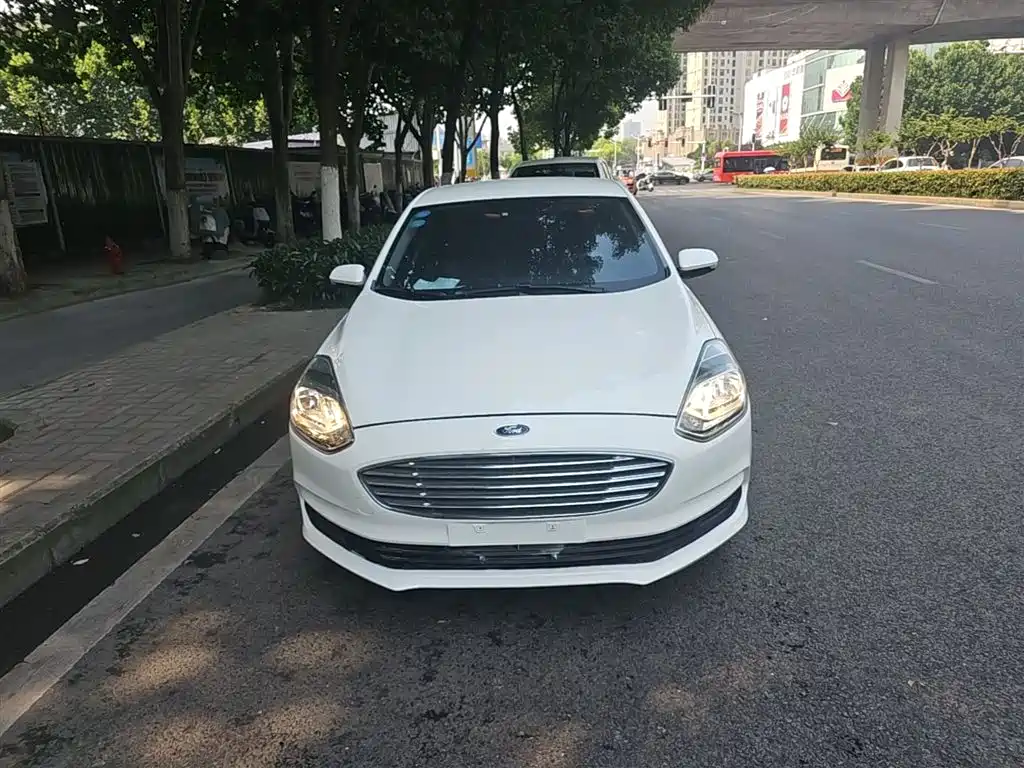 Escort 1.5 L Auto Quality Enjoyment