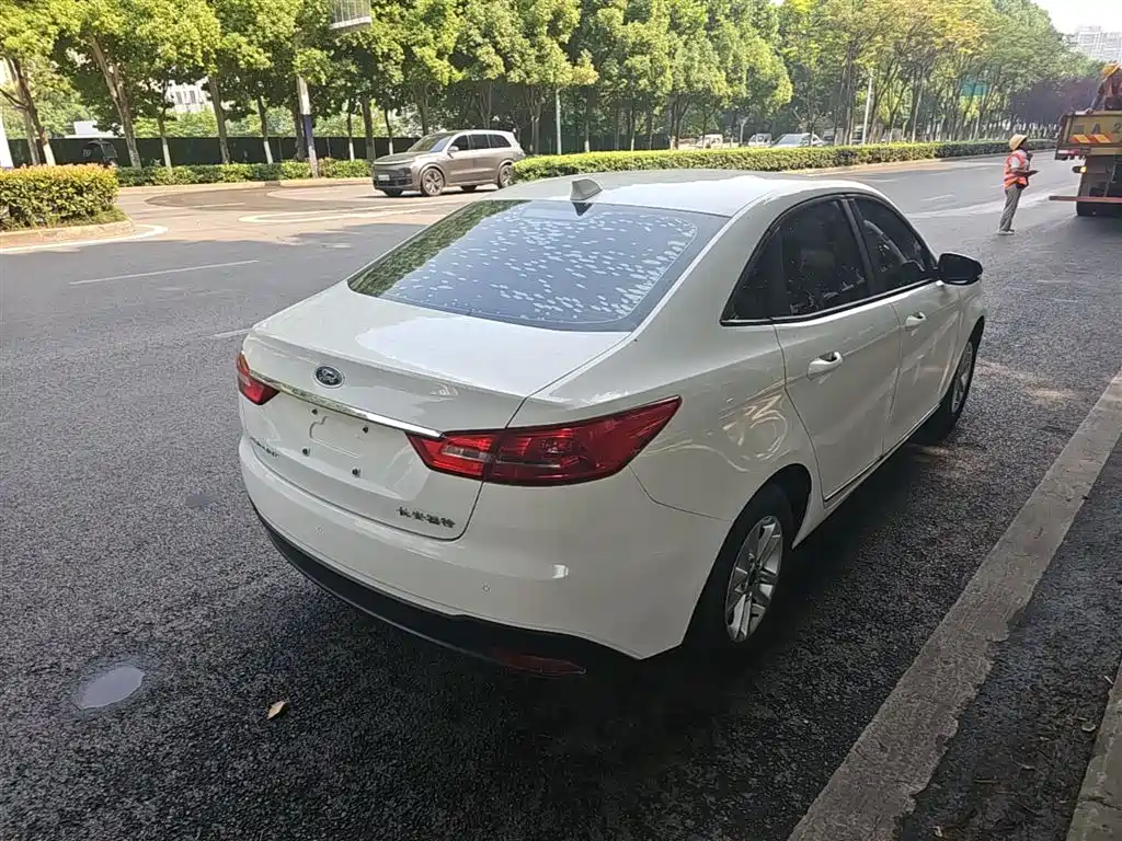 Escort 1.5 L Auto Quality Enjoyment