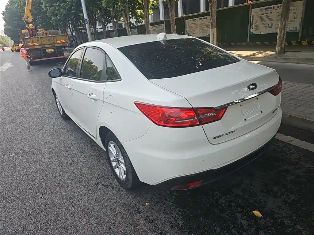 Escort 1.5 L Auto Quality Enjoyment