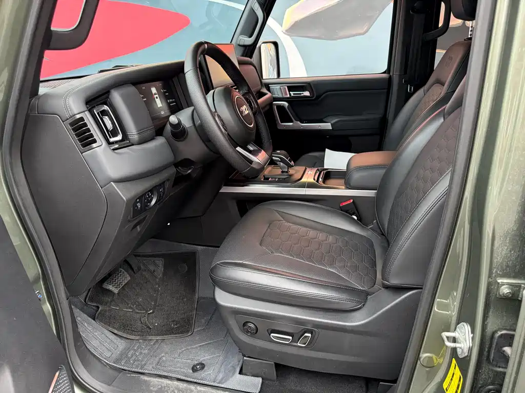 212 T01 2.0 T Explorer