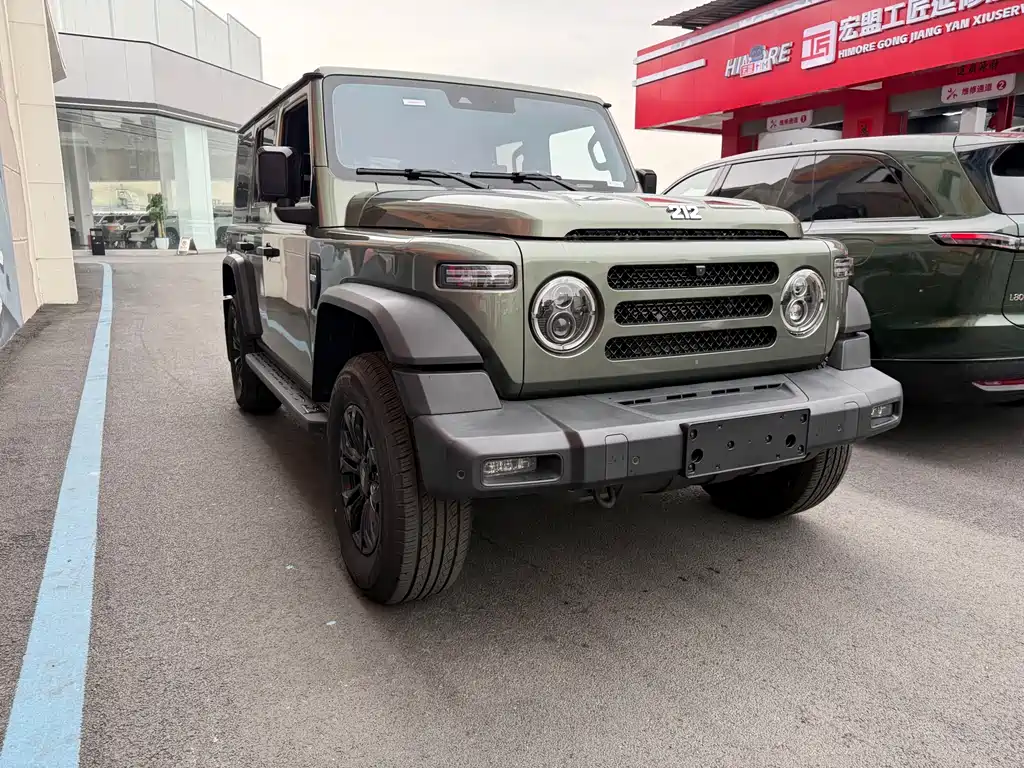212 T01 2.0 T Explorer