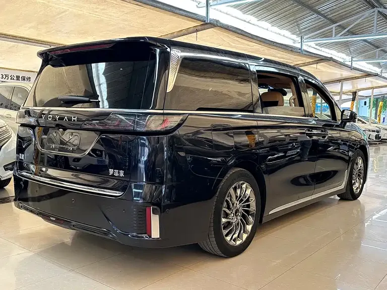 Voyah Dreamer Low Carbon Dream + Smart Enjoyment Package