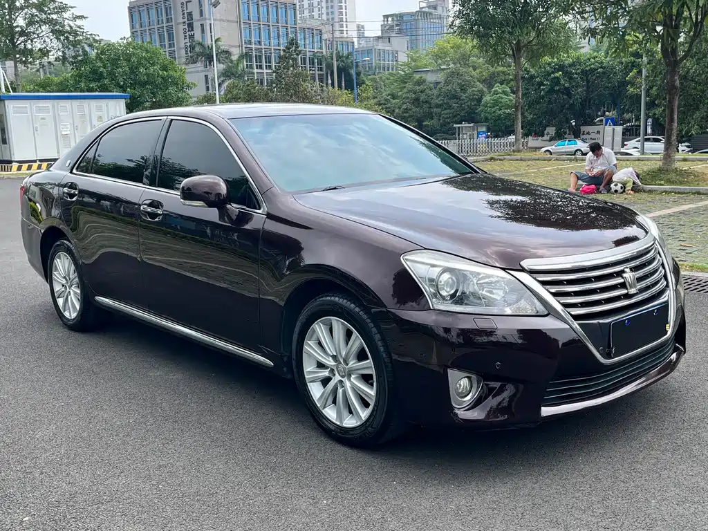 Crown 2.5 L Royal Leather