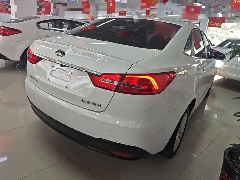 Escort Facelift 1.5 L Auto Joy CN-VI