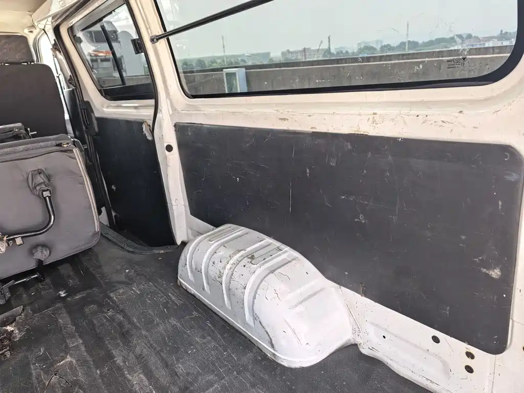 Fengjing G7 2.0 L SWB Commercial Cargo Van Flat Roof 6-seat4 Q20 M