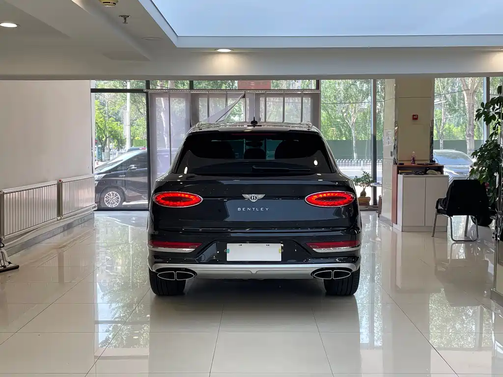 Bentayga 4.0 T V8 LWB Range