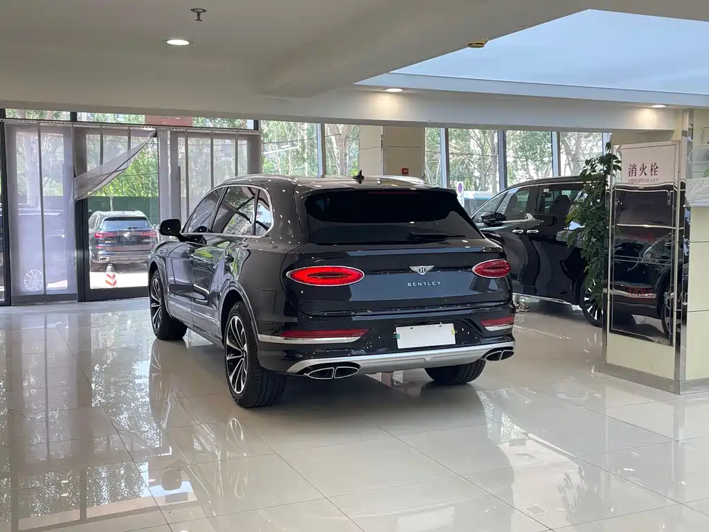 Bentayga 4.0 T V8 LWB Range