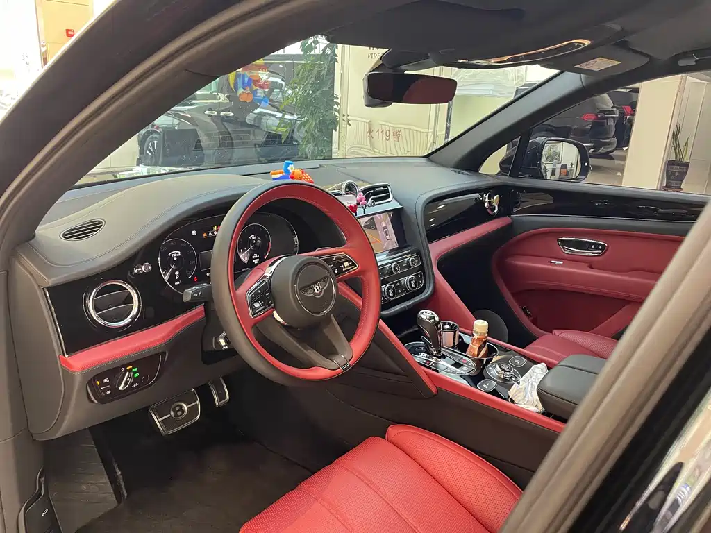 Bentayga 4.0 T V8 LWB Range