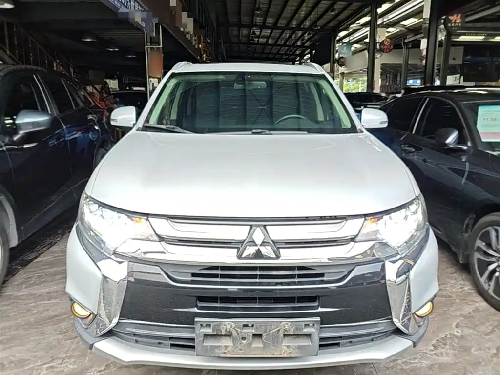 Outlander 2.4 L 4 WD Elite 5-seat