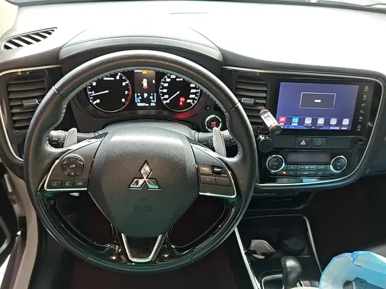Mitsubishi Outlander 2.4 L 4 WD Elite 5-seat