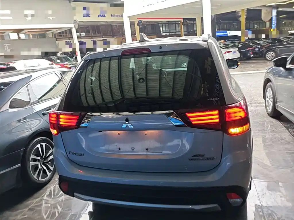 Outlander 2.4 L 4 WD Elite 5-seat