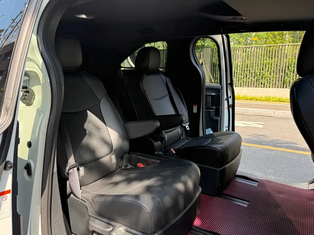 Granvia 2.5 L Hybrid Comfort