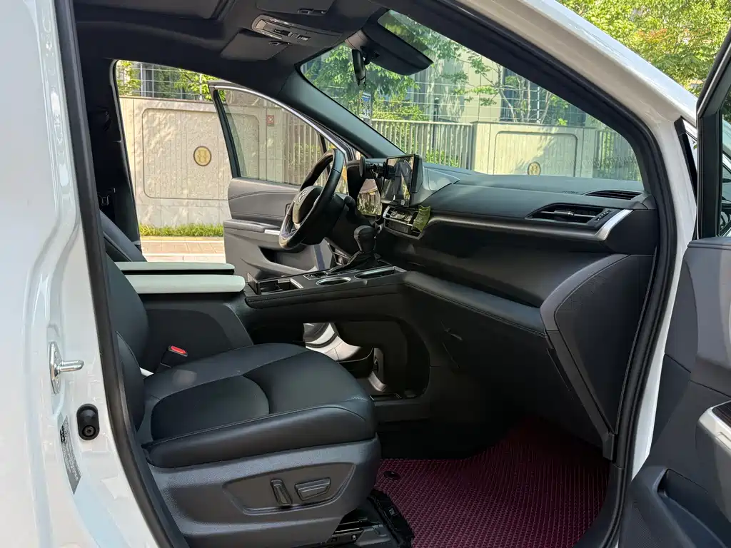 Granvia 2.5 L Hybrid Comfort