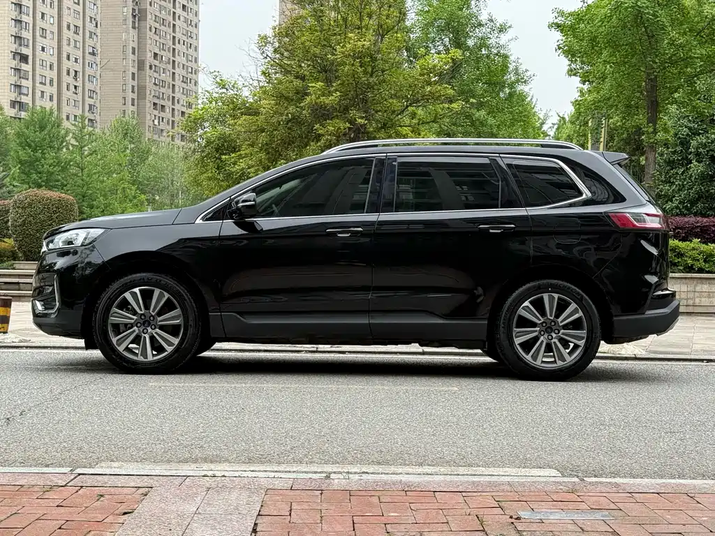 Edge PLUS EcoBoost 245 2 WD Platinum Sharp 5-seat