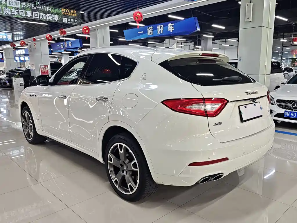 Levante 3.0 T Luxury CN-V