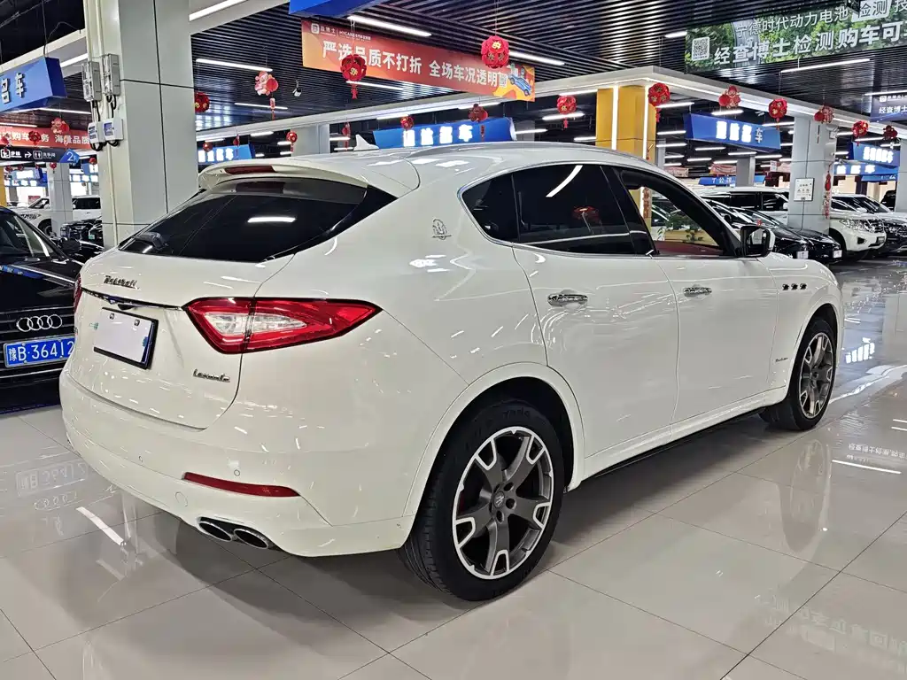 Levante 3.0 T Luxury CN-V