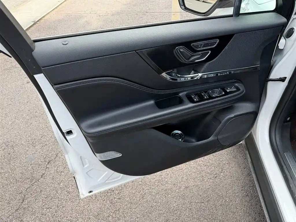 Corsair Facelift 2.0 T 2 WD Premium
