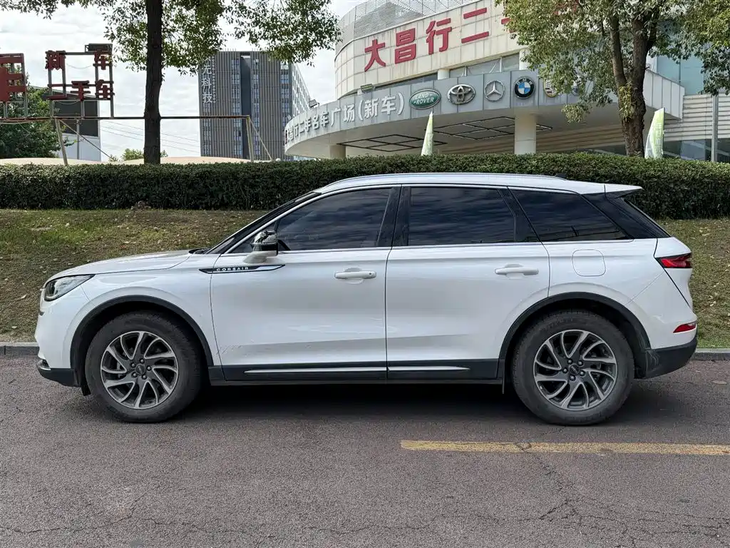 Corsair Facelift 2.0 T 2 WD Premium