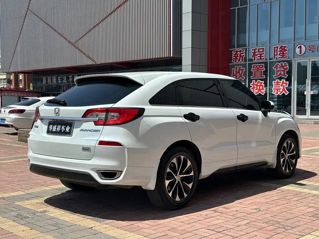 Avancier 240 TURBO 2 WD Premium
