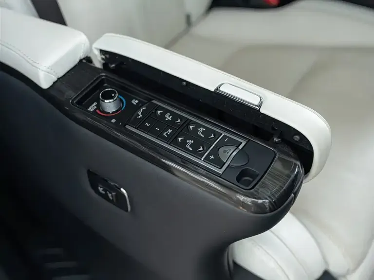 Lexus LM 300 h 7-seat Elegant