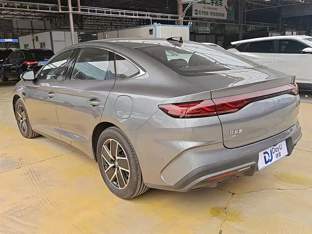 Qin L DM-i Smart Drive 120 KM Transcend