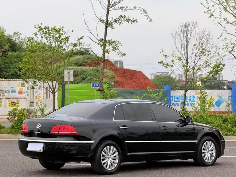 Volkswagen Phaeton 3.6 L V6 5-seat Extended Business