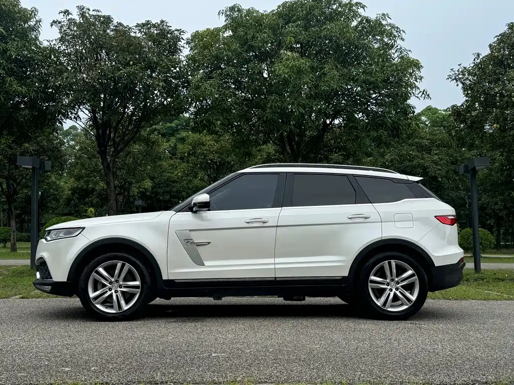 Zotye T700 1.8 T DCT Premium