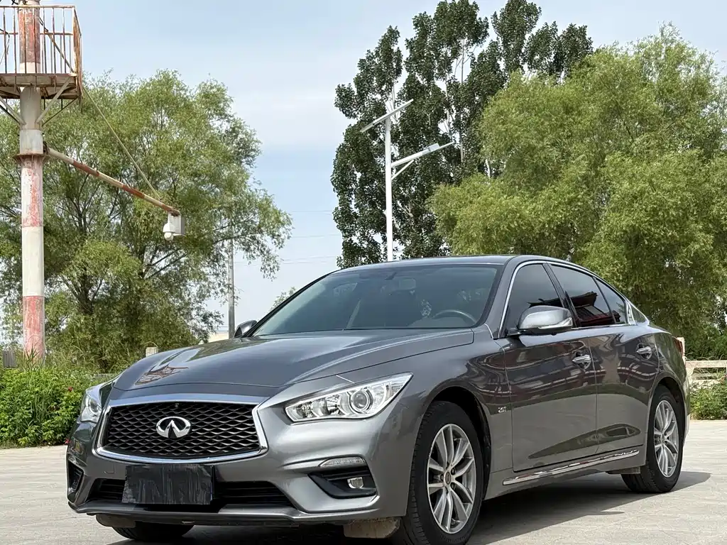 Infiniti Q50 L 2.0 T Comfort