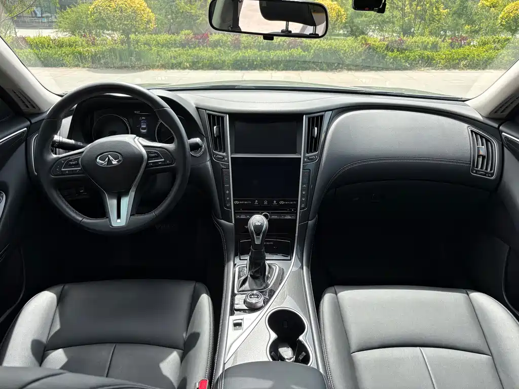 Infiniti Q50 L 2.0 T Comfort