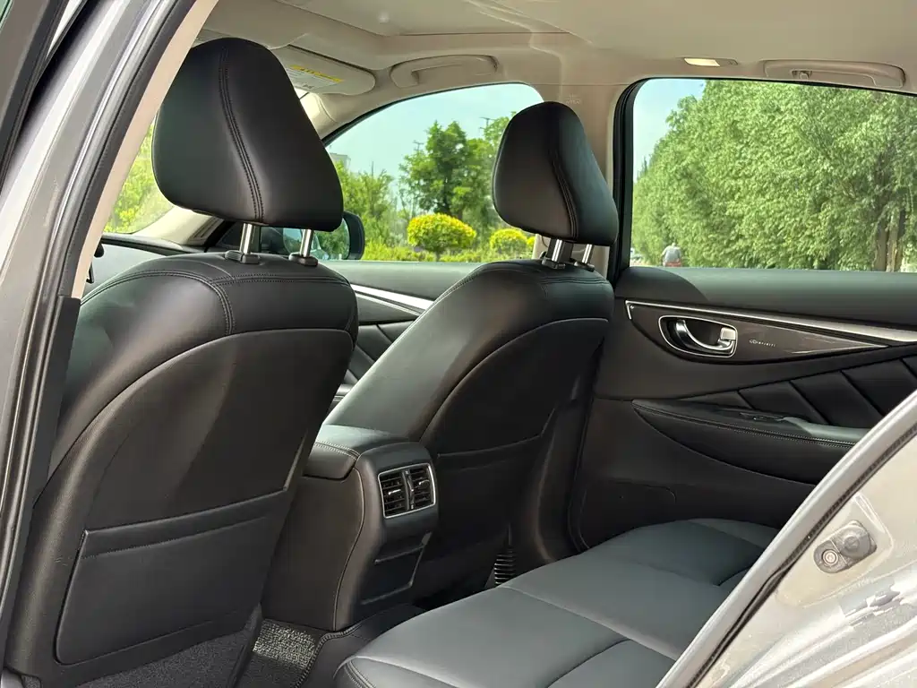 Infiniti Q50 L 2.0 T Comfort